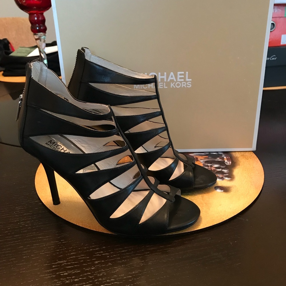 Like new!! Michael Kors Sexy high heels!!